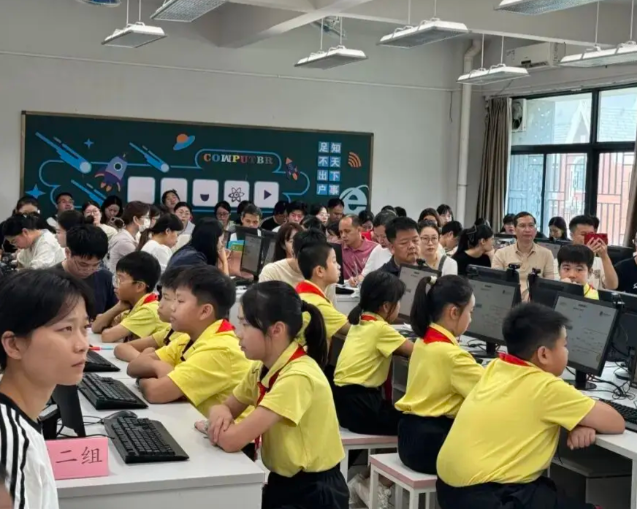 坚实的硬件基础学生的借阅行为实时成为